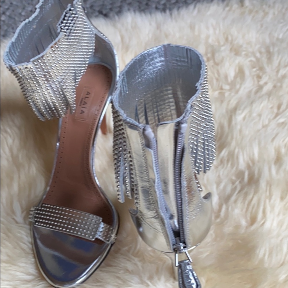 Shoes - Picture 5 of 6